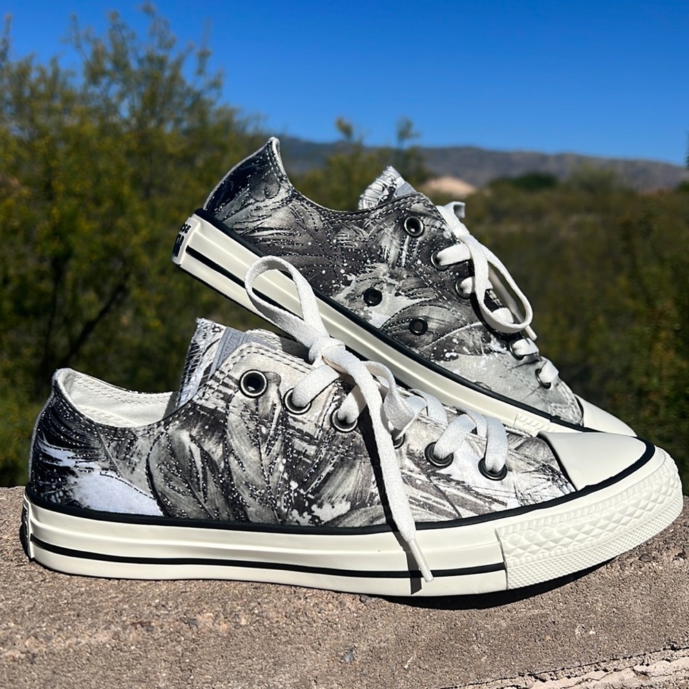 🪶 New Embroidered Feathers Converse CTAS Gray & Black Low Top Boho Sneakers